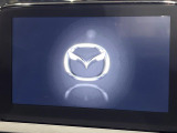 【マツダコネクトナビ】車内の雰囲気にマッチした一体型タイプのナビ。各種車輌設定やBluetooth再生等、様々な機能が楽しめます。直感的なダイヤル操作が可能で、使い勝手も良好です。