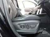 パワーシート搭載。微妙な調整が手軽にでき、ピッタリなポジションで運転することが可能です。