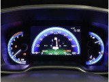 とっても見やすいメーターです。夜間時はラグジュアリーな気分にさせてくれる照明が魅力ですので、夜のドライブも楽しみになりますよ♪
