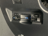 【ETC】有料道路を利用する際に料金所で停止することなく通過できる、ETC車載器(ノンストップ自動料金収受システム機器)が装備されています。セットアップを行うことで利用可能になります。
