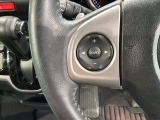 ステアリングにオーディオ操作スイッチが付いています。オーディオ画面に直接タッチしなくても操作が出来ますので、運転に集中できます。