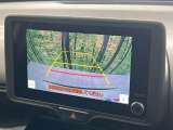 【バックカメラ】駐車時に後方がリアルタイム映像で確認できます。大型商業施設や立体駐車場での駐車時や、夜間のバック時に大活躍!運転スキルに関わらず、今や必須となった装備のひとつです!