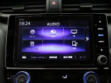 【純正ナビゲーション】使いやすいナビ操作にオーディオ機能も充実!Bluetooth接続で運転中のハンズフリー電話や好みの音楽を車内に流す事が出来ます。ラインナップや車種に応じて豊富な機能が使用可能♪