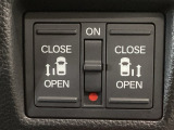 【両側パワースライドドア】両側がパワースライドドアになっており、運転席のスイッチやスマートキーでも開閉が可能です!開口部も広いので乗り降りも楽々♪