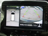 アラウンドビューモニターで車の周囲の情報が室内でわかります。