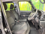 運転席シート廻りは使用感も少なく、良好な状態となっています。前オーナー様が丁寧に使っていたことがよくわかりますね。