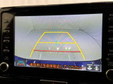 後方の見える安心をお届けするバックガイドモニター付:バックするときのアシストラインもあって楽々バック!車庫入れや縦列駐車をサポートし、苦手な駐車も安心です!今やもう手放せない装備ですネ♪