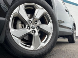 【純正18インチアルミホイール】外観にマッチした純正アルミホイールを装着しております。各種社外アルミホイールや、スタッドレスタイヤも取扱いしております。是非ご相談ください♪