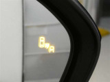 &rdquo;隣の車線を走る車両をレーダーで検知し、ドアミラーでは確認しにくい後側方エリアに存在する車両に加えて、急接近してくる車両も検知します。車両を検知するとドアミラーに搭載されたLEDインジケーターが点灯
