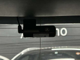 こちらの車両は「メルセデス・ベンツあざみ野」にて展示中でございます。営業時間は10:00〜18:00、年末年始・毎週水曜日が定休日となります。お問合せはフリーダイヤルもしくは045-904-1484までご連絡ください。