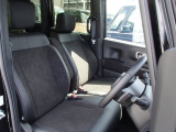 ゆったり大きくサポートも深いフロントシートです。室内はクリーニング済みです