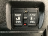【両側パワースライドドア】両側がパワースライドドアになっており、運転席のスイッチやスマートキーでも開閉が可能です!開口部も広いので乗り降りも楽々♪