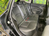 後部座席も気になるようなキズ・汚れやへたり等、大きなダメージはなく、良好な状態です。
