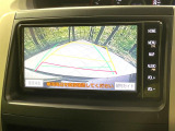【バックカメラ】駐車時に後方がリアルタイム映像で確認できます。大型商業施設や立体駐車場での駐車時や、夜間のバック時に大活躍!運転スキルに関わらず、今や必須となった装備のひとつです!