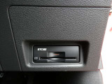 純正ETC2.0付 料金所もスムーズに通れ、割引料金の適用もあります。ビルトインできれいに収まっており、見た目もスマートです。