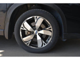 純正18インチアルミホイル/タイヤサイズは225/55R18です