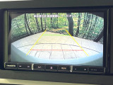 【バックカメラ】駐車時に後方がリアルタイム映像で確認できます。大型商業施設や立体駐車場での駐車時や、夜間のバック時に大活躍!運転スキルに関わらず、今や必須となった装備のひとつです!