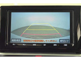 バックガイドモニター(バックモニター)付き。車両後方の映像をナビ画面に表示し、駐車などの後退操作をサポートします。