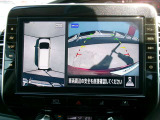 アラウンドビューモニター。空の上から見下ろすような視点でスムース駐車。