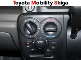 マニュアルエアコン装着車です。お好みのモ-ドに設定して、快適な室内温度をお楽しみ下さい。