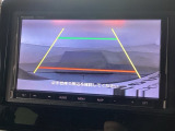 【バックカメラ】運転が苦手な方も車庫入れラクラクです!ギアをリバースに入れれば自動的に切り換わりますので、面倒な操作は不要です♪狭い駐車場もお車を傷つけず安心ですね!