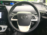 【純正革巻きステアリング】上質な革を使用することで、手にしっかり馴染みとても運転しやすいハンドルです♪