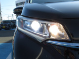 LEDヘッドライト搭載でしっかり明るく照らしてくれるので、夜間走行や不慣れな道でも安心です。
