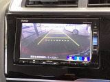 便利な3ビュー切り替え、ガイド線表示付きのバックカメラです!後退時、後方の視界をサポートします!