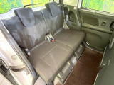 後部座席も気になるようなキズ・汚れやへたり等、大きなダメージはなく、良好な状態です。