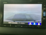 【バックカメラ】運転が苦手な方も車庫入れラクラクです!ギアをリバースに入れれば自動的に切り換わりますので、面倒な操作は不要です♪狭い駐車場もお車を傷つけず安心ですね!