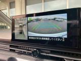 アラウンドビューモニター。上空から見下ろしているかのような映像を映し出して周囲を確認し、スムースな駐車をアシストします。