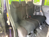 後部座席も気になるようなキズ・汚れやへたり等、大きなダメージはなく、良好な状態です。