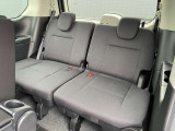 サードシートも広々した空間が広がっております。
