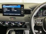 ホンダ純正メモリーナビ搭載なので、遠方へのドライブもお任せ下さい!ステアリング左手側にオーディオ関連のコントロールスイッチを配置しています。操作時は視線を逸らすことなく運転に集中できます