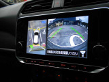 アラウンドビューモニター付き。空から見下ろしているかのようにクルマの周りの安全をディスプレイに映し出してくれます。周囲の状況がひと目で把できるため見通しの悪い場所での駐車もスムーズですよ。