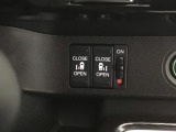 【両側パワースライドドア】両側がパワースライドドアになっており、運転席のスイッチやスマートキーでも開閉が可能です!開口部も広いので乗り降りも楽々♪