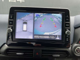 車を真上から見下ろしているかのように周囲の状況を把握して安心して駐車が行えるアラウンドビューモニターが付いています