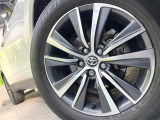 【純正アルミホイール】外観にマッチした純正アルミホイールを装着しております。各種社外アルミホイールや、スタッドレスタイヤも取扱いしております。是非ご相談ください♪
