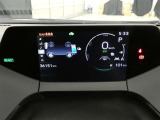 とっても見やすいメーターです。夜間時はラグジュアリーな気分にさせてくれる照明が魅力ですので、夜のドライブも楽しみになりますよ♪