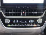 左右独立温度コントロールフルオートエアコンです。運転席、助手席それぞれで独立して温度設定ができます。冷え性の方が乗っても安心ですね♪