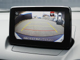 バックカメラを標準装備。駐車場などでの取り回しもスムーズに行っていただけます。