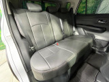 後部座席も気になるようなキズ・汚れやへたり等、大きなダメージはなく、良好な状態です。