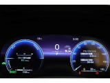 とっても見やすいメーターです。夜間時はラグジュアリーな気分にさせてくれる照明が魅力ですので、夜のドライブも楽しみになりますよ♪