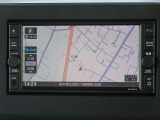 【ナビ】メモリーナビ(MJ120D-W)付きです。目的地を設定すれば初めての場所でも簡単に行くことができます。もちろん音楽だって聴けちゃいます♪