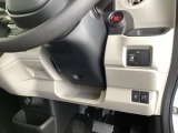 便利な電動スライドドア、横滑りを防ぐVSAなどのスイッチは、運転席の右側、手の届きやすい位置にあります。