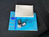 メンテナンスノート【整備記録簿】、取説も揃っています。スマートキーはバッグなどにしまったままボタン操作でエンジンの始動・停止ができて大変便利です。