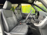 運転席シート廻りは使用感も少なく、良好な状態となっています。前オーナー様が丁寧に使っていたことがよくわかりますね。