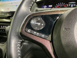 ステアリングにオーディオ操作スイッチが付いています。オーディオ画面に直接タッチしなくても操作が出来ますので、運転に集中できます。