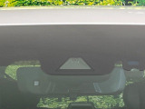 【トヨタセーフティセンス】走行中に前方の車両等を認識し、衝突しそうな時は警報とブレーキで衝突回避と被害軽減をアシスト。より安全にドライブをお楽しみいただけます。