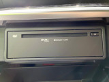【CD/DVDデッキ】オプションのCD/DVDデッキを搭載。ディスプレイオーディオでエンタメをお楽しみいただけます。